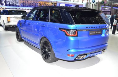 Paris, Fransa - 03 Ekim 2018: Paris Motor Fuarında Range Rover Svr