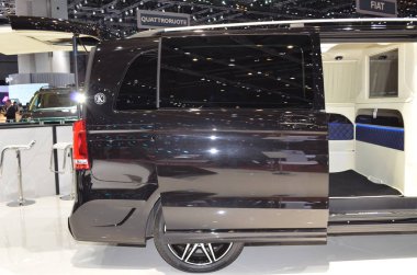 Cenevre, İsviçre, Mart 06-2018: Klassen Mercedes-Benz V sınıfı 250 at Gims