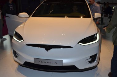 Paris, Fransa - 03 Ekim 2018: Tesla Model X Paris Motor Show 'da