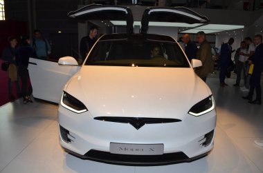 Paris, Fransa - 03 Ekim 2018: Tesla Model X Paris Motor Show 'da