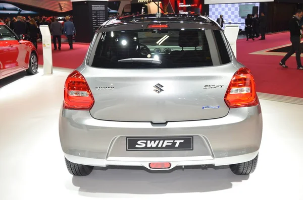 París, Francia - 02 de octubre de 2018: Suzuki Swift Hybrid en el Salón del Automóvil de París — Foto de Stock