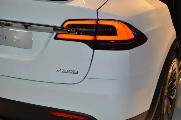 París, Francia - 03 de octubre de 2018: Tesla Model X en el Salón del Automóvil de París — Foto de Stock