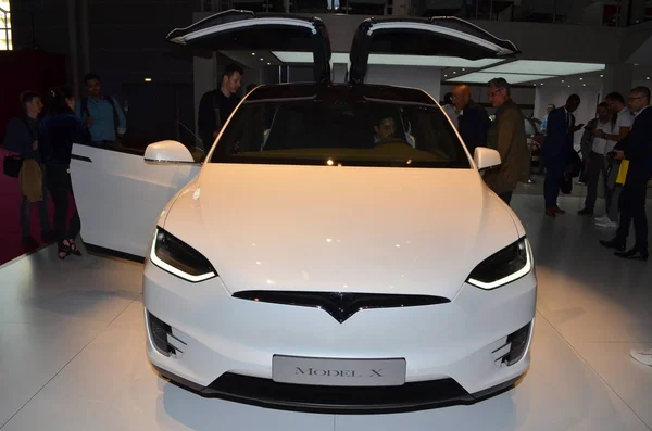 Paris, Fransa - 03 Ekim 2018: Tesla Model X Paris Motor Show 'da — Stok fotoğraf