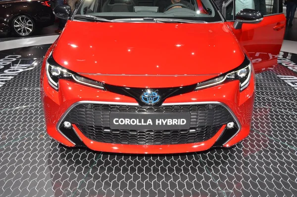 París, Francia - 02 de octubre de 2018: Toyota Corolla Hybrid Hatchback en el Salón del Automóvil de París — Foto de Stock