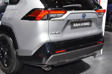Paris, Fransa - Ekim 03, 2018: Toyota Rav4 Hibrit Paris Motor Fuarı