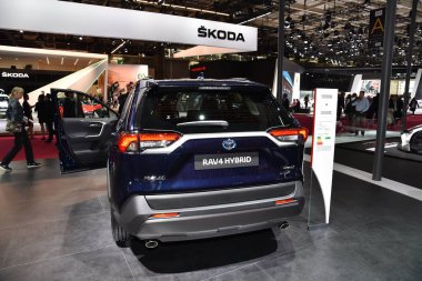 Paris, Fransa - Ekim 03, 2018: Toyota Rav4 Hibrit Paris Motor Fuarı