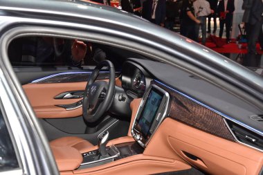 Paris, Fransa - 02 Ekim 2018: Vinfast Lux A2.0 Paris Motor Fuarı