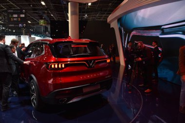 Paris, Fransa - 02 Ekim 2018: Vinfast Lux Sa2.0 Paris Motor Fuarı