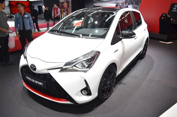 Paris, França - 03 de outubro de 2018: Toyota Yaris GR Sport & Hybrid no Paris Motor Show — Fotografia de Stock