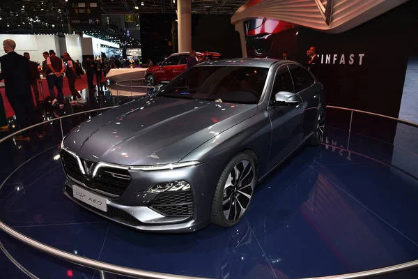 Paris, Frankreich - 02. Oktober 2018: vinfast lux a2.0 auf dem Pariser Automobilsalon — Stockfoto