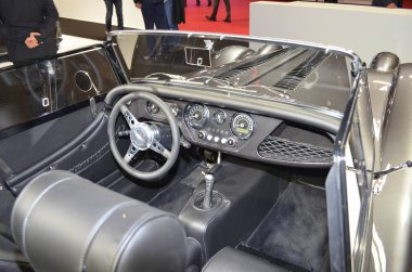 Paris, Fransa - 02 Ekim 2018: Morgan Plus 4 Paris Motor Fuarı