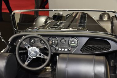 Paris, Fransa - 02 Ekim 2018: Morgan Plus 4 Paris Motor Fuarı