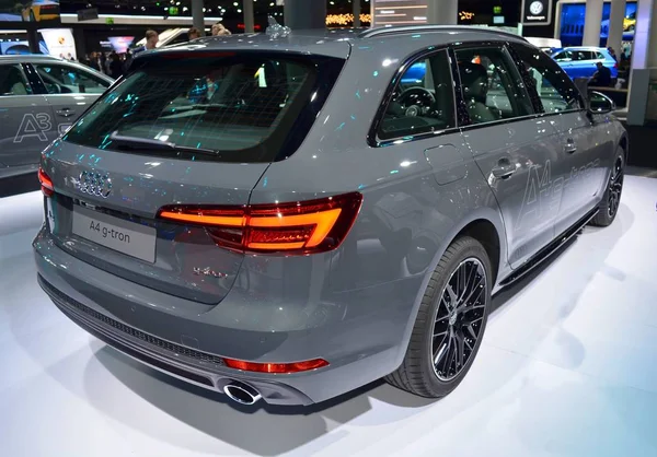 Frankfurt, Alemanha, 13 de setembro de 2017: Audi A4 Avant Sport g-tron no IAA 2017 — Fotografia de Stock