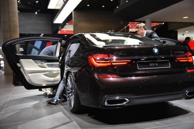 Frankfurt, Almanya, 12-2017: Iaa 2017 'de Bmw 7 Serisi
