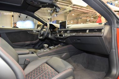 Sofya, Bulgaristan, 13-2017: Audi 5 Coupe Sofya Motor Fuarında