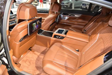 Sofya, Bulgaristan, 13-2017: Bmw 7-er M760li Sofya Motor Fuarında
