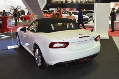 Sofya, Bulgaristan, 13-2017: Fiat 124 Spider Sofya Motor Show 'da