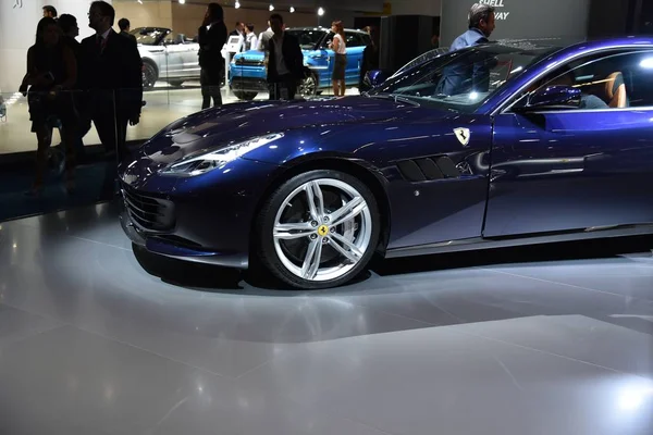 Frankfurt, Alemania, 12 de septiembre de 2017: Ferrari GTC4 Lusso en IAA 2017 — Foto de Stock