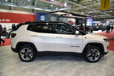 Sofya, Bulgaristan, 13-2017: Sofya Motor Fuarında cip pusulası