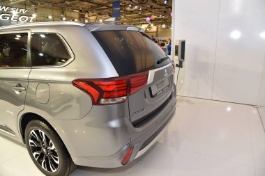 Sofya, Bulgaristan, 13-2017: Mitsubishi Outlander Phev Sofya Motor Fuarında