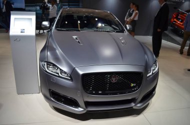Frankfurt, Almanya, 12-2017: Iaa 2017 'de Jaguar Xjl