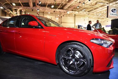Sofya, Bulgaristan, 13-2017: Alfa Romeo Giulia Sofya Motor Fuarında
