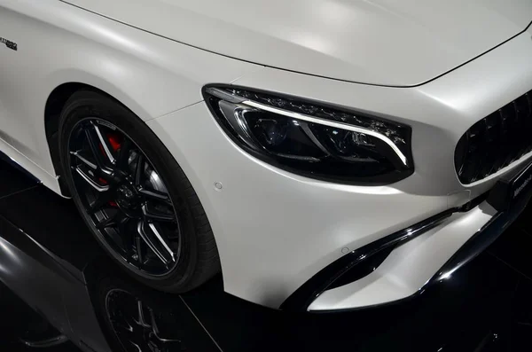 프랑크푸르트, 2017 년 9 월 13 일 ~ 2017 년 9 월 13 일 : Mercedes-AMG s 63 Cabrio at IAA 2017 — 스톡 사진