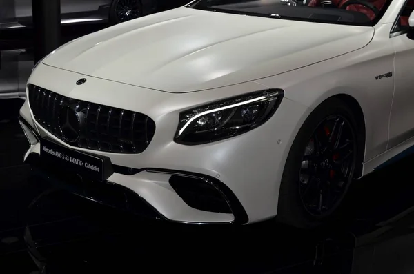 프랑크푸르트, 2017 년 9 월 13 일 ~ 2017 년 9 월 13 일 : Mercedes-AMG s 63 Cabrio at IAA 2017 — 스톡 사진