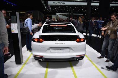 Frankfurt, Almanya, 13-2017: Iaa 2017 'de Porsche Panamera