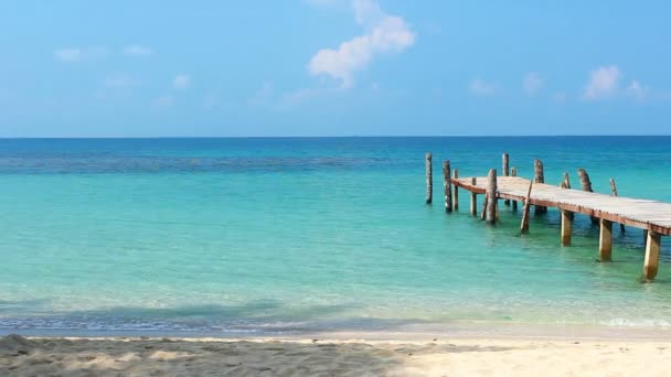 Passerella Legno Mare Sulla Spiaggia Tropicale Thailandia — Video Stock