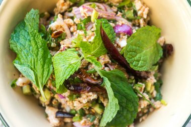 Tay gıda baharatlı kıyılmış domuz salata (Larb)