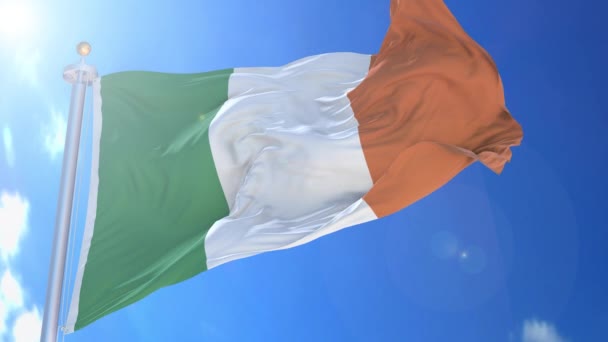 Irland Animerad Flagga Vinden Med Blå Himmel Bakgrunden Grön Skärm — Stockvideo