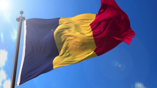 Romaniansk Animert Flagg Vinden Med Blå Himmel Bakgrunnen Grønn Skjerm – stockvideo