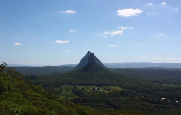 Vista sobre Mt Coonowrin e Mt Beerwah em Glass House Mountains — Fotografia de Stock