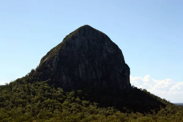 Plugue vulcânico Tibberoowuccum em Glass House Mountains — Fotografia de Stock