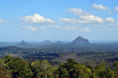 Görünüm üzerinde cam ev dağlar, Sunshine Coast, Queensland, Avustralya. 