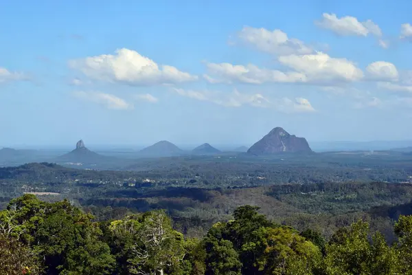 Görünüm üzerinde cam ev dağlar, Sunshine Coast, Queensland, Avustralya. 