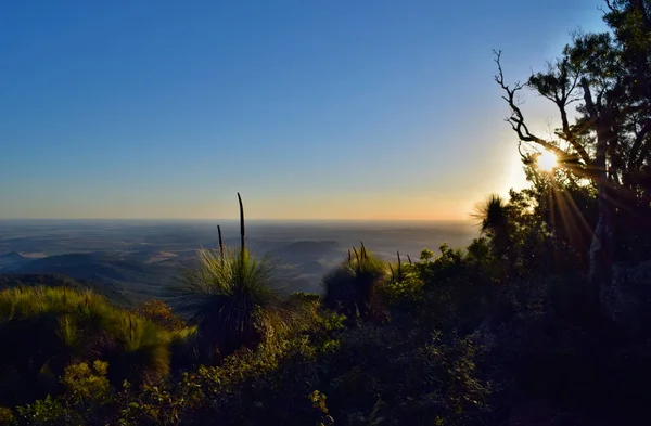 Pôr do sol no Monte Kiangarow no Parque Nacional de Bunya — Fotografia de Stock