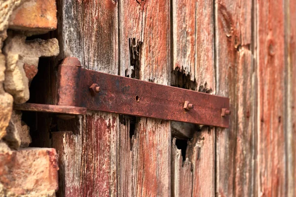 Rusty Gångjärn Gammal Trädörr — Stockfoto