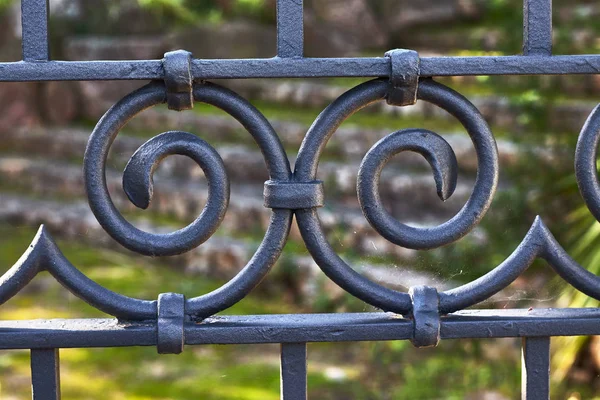 Metallstängsel Med Runda Motiv — Stockfoto