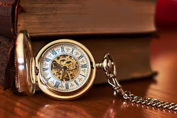 Relógio Bolso Banhado Ouro Antigo Com Corrente — Fotografia de Stock