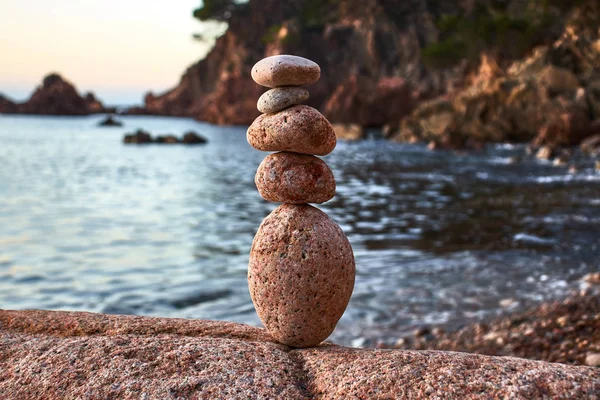 Cinco Pedras Equilibradas Praia — Fotografia de Stock