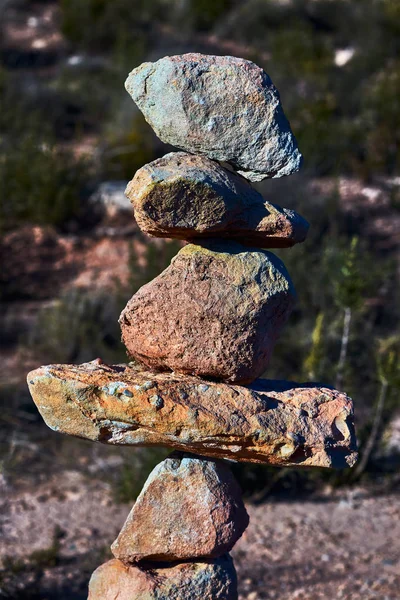 Pedras Equilibradas Meio Montanha — Fotografia de Stock