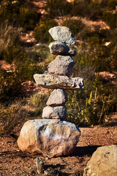 Sete Pedras Equilibradas Meio Montanha — Fotografia de Stock