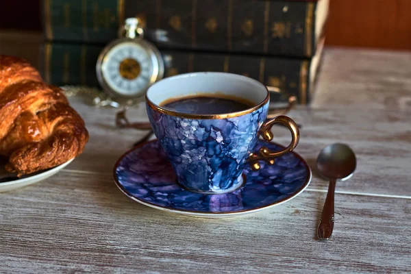Daire Ile Birlikte Antika Mavi Kahve Fincanı — Stok fotoğraf
