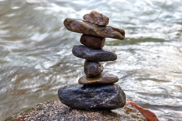 Sete Pedras Equilibradas Rio — Fotografia de Stock