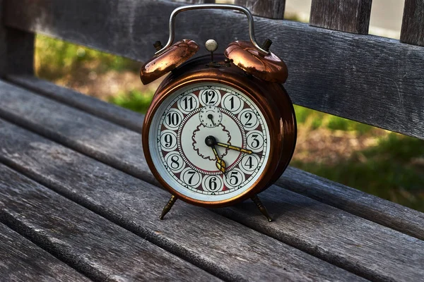 Vintage Alarm Clock Wooden Bench — 스톡 사진