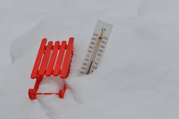 Thermometer Sneeuw Met Een Slee — Stockfoto