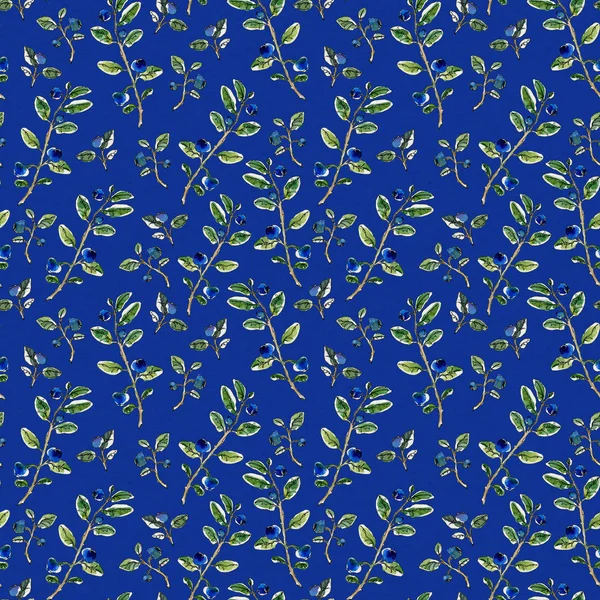 Бесшовный рисунок ручной работы графические акварельные черничные веточки с листьями и ягодами на классическом голубом фоне . — стоковое фото