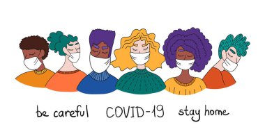 Koronavirüs salgını. Beyaz Yüzlü Maskeli İnsanlar çok kültürlü bir grup. Coronavirus Karantinası kavramı. COVID-19